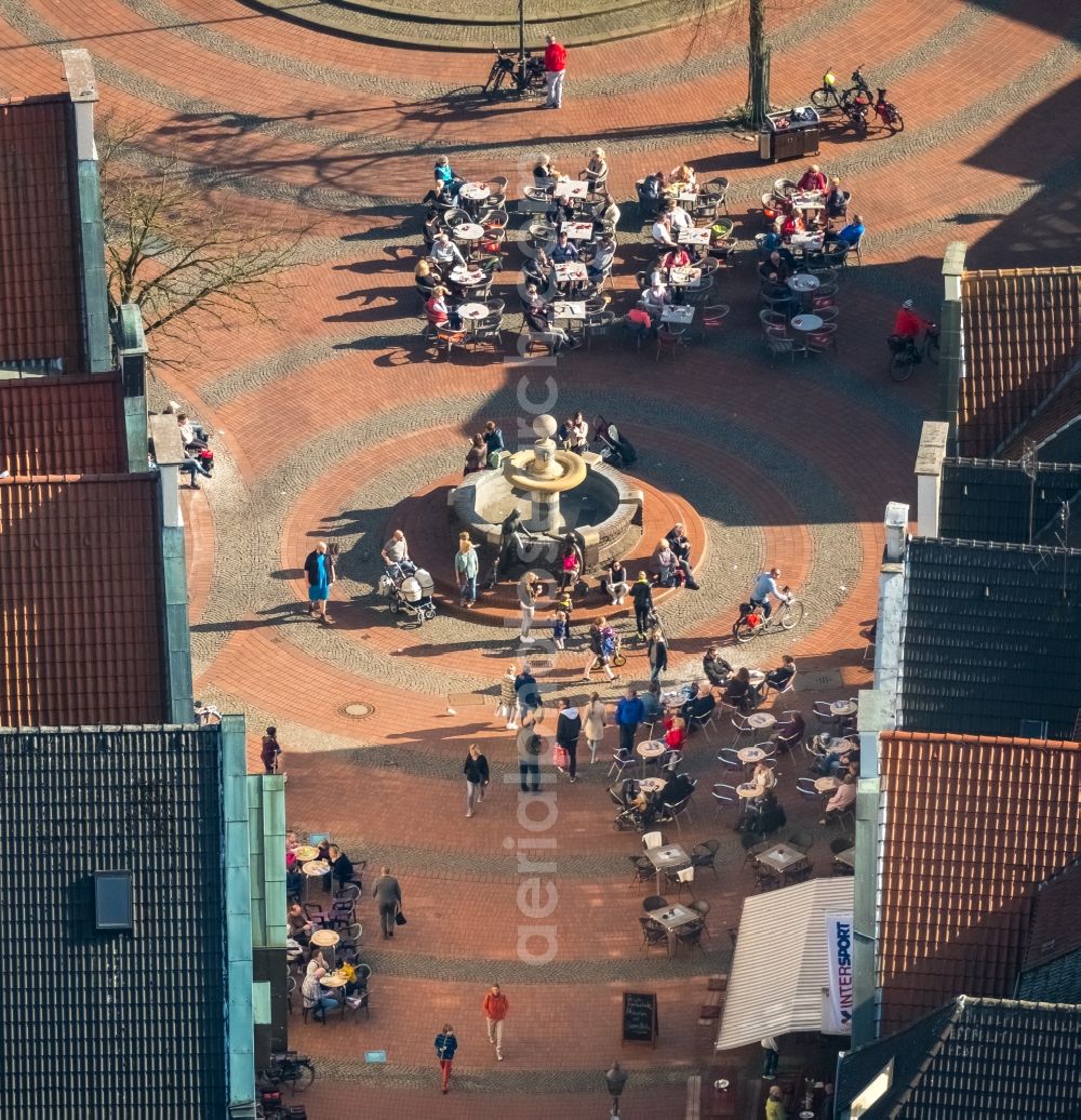 Aerial photograph Haltern am See - Tables and benches of open-air restaurants on Marktbrunnen in Haltern am See in the state North Rhine-Westphalia