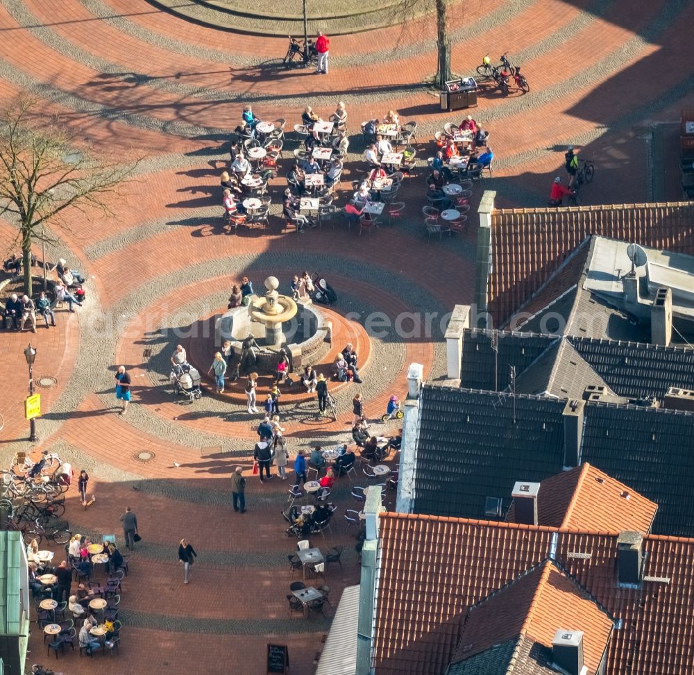 Aerial image Haltern am See - Tables and benches of open-air restaurants on Marktbrunnen in Haltern am See in the state North Rhine-Westphalia