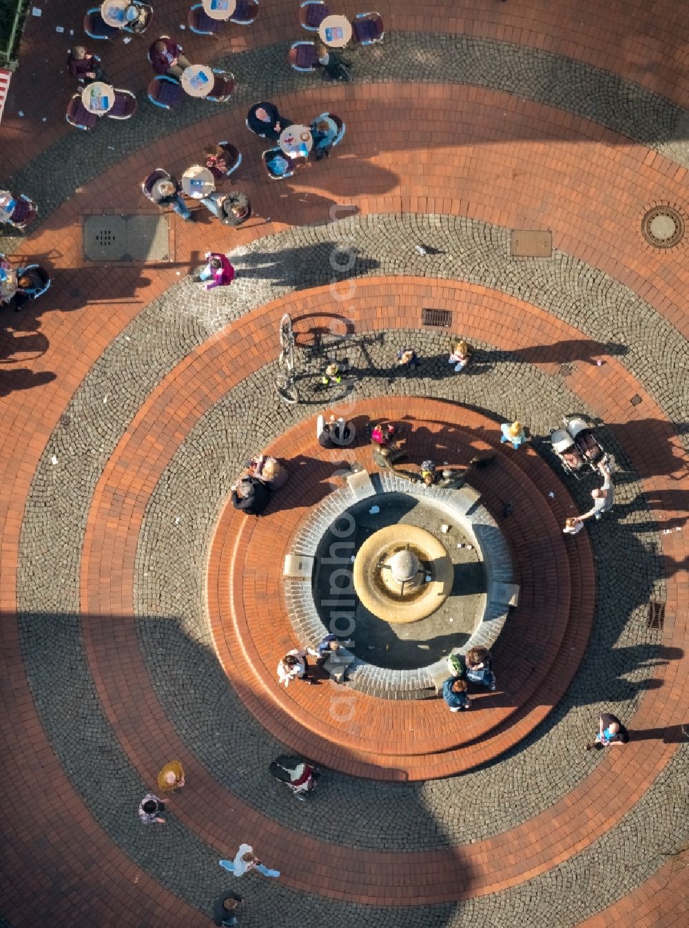 Aerial image Haltern am See - Tables and benches of open-air restaurants on Marktbrunnen in Haltern am See in the state North Rhine-Westphalia