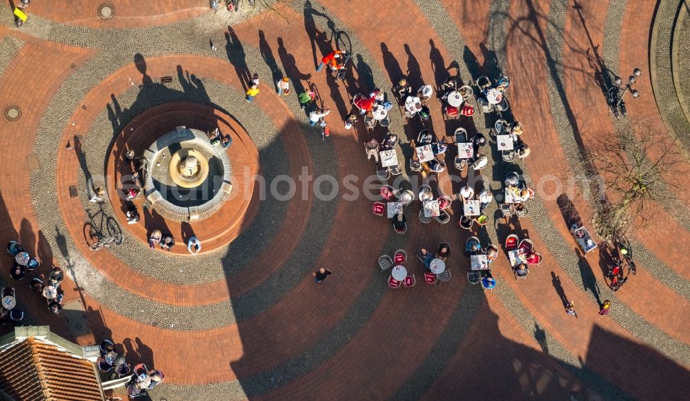 Aerial image Haltern am See - Tables and benches of open-air restaurants on Marktbrunnen in Haltern am See in the state North Rhine-Westphalia