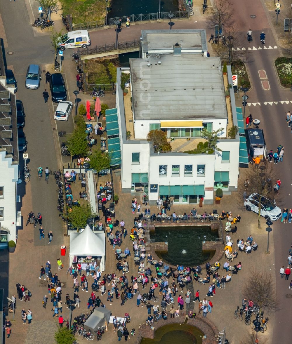 Dorsten from above - Tables and benches of open-air restaurants on Ostgraben - Ostwall in Dorsten in the state North Rhine-Westphalia, Germany