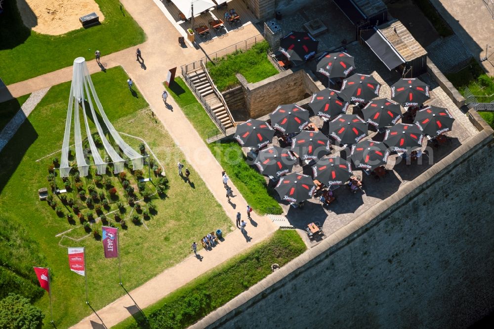 Erfurt from above - Tables and benches of open-air restaurants on historischen Kirchen- Gebaeudekomplex of Peterskirche Erfurt in Erfurt in the state Thuringia, Germany