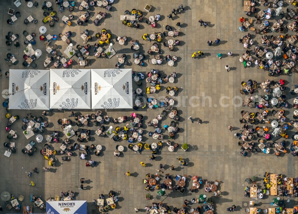 Dortmund from above - Tables and benches of open-air restaurants on place Alter Markt in Dortmund in the state North Rhine-Westphalia