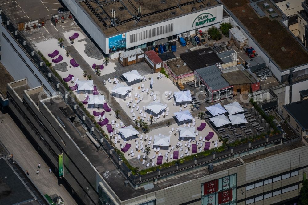 Aerial photograph Stuttgart - Tables and benches of open-air restaurants Sky Beach Stuttgart on street Koenigstrasse in the district Stadtzentrum in Stuttgart in the state Baden-Wuerttemberg, Germany