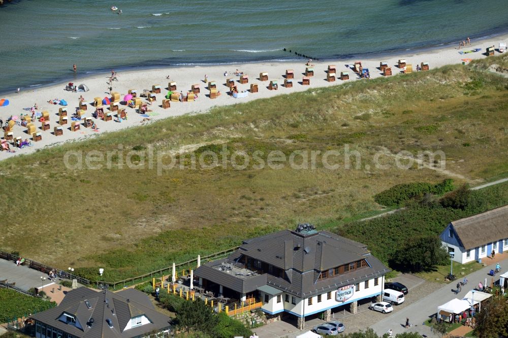 Wustrow from the bird's eye view: Tables and benches of open-air restaurants on the baltic see in Wustrow in the state Mecklenburg - Western Pomerania