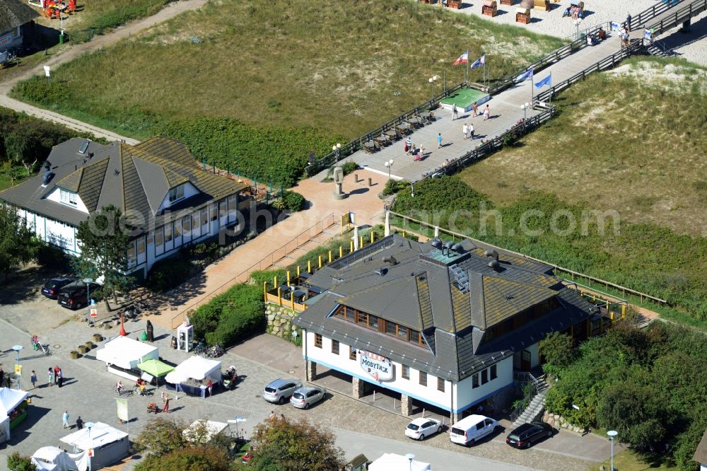 Aerial photograph Wustrow - Tables and benches of open-air restaurants on the baltic see in Wustrow in the state Mecklenburg - Western Pomerania