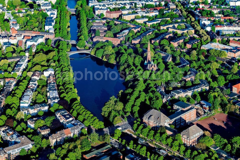 Hamburg from above - Pond water surface and pond oasis of Kuhmuehlenteich at the Mundsburger Kanal in the district Uhlenhorst in Hamburg, Germany