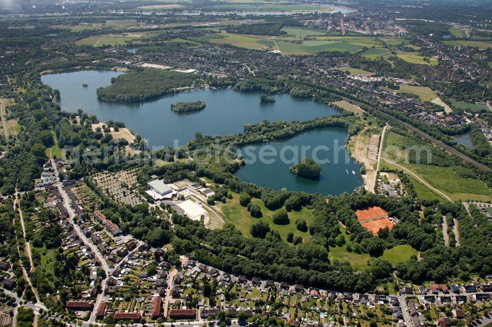 Duisburg from above - View of the Toeppersee in Duisburg in the state North Rhine-Westphalia