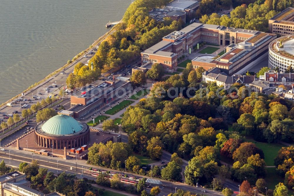 Aerial photograph Düsseldorf - View of the Tonhalle in Düsseldorf in the state North Rhine-Westphalia. The Tonhalle, formerly Rheinhalle, is a concert hall. It's located north of the old city at the bank of the Rhine