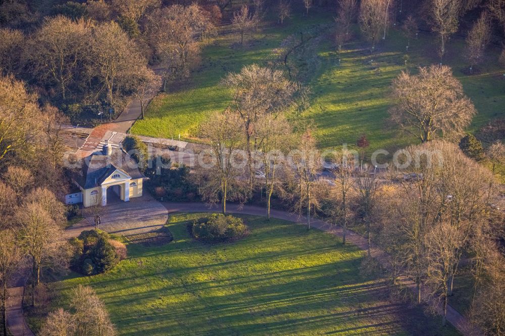 Aerial image Bottrop - Archway at the city garden on Parkstrasse in the district Stadtmitte in Bottrop in the Ruhr area in the state North Rhine-Westphalia, Germany