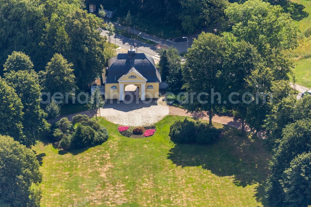 Aerial photograph Bottrop - Archway at the city garden on Parkstrasse in the district Stadtmitte in Bottrop in the Ruhr area in the state North Rhine-Westphalia, Germany