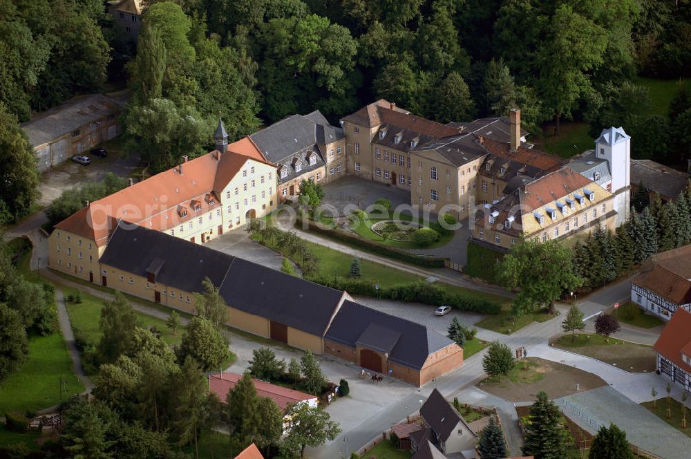 Aerial image Löbichau - Blick auf das Torhaus, Sitz der Gemeinde Löbichau. Kontakt: Gemeinde Löbichau, Beerwalder Str. 33, 04626 Löbichau, Tel. 034496 22230, Fax 034496 22250, E-Mail info@gemeinde-loebichau.de,