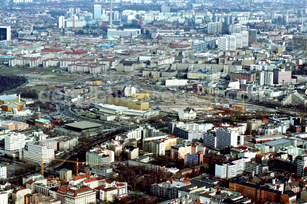 Aerial photograph Berlin - 06.03.1995 Totale-Berlin-Potsdamer Platz und ehemaliger Grenzstreifen bis zum Berliner Tor