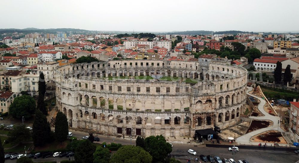 Pula from the bird's eye view: Tourist attraction and sightseeing Amphitheater Pula - Pulska Arena in Pula in Istirien - Istarska zupanija, Croatia