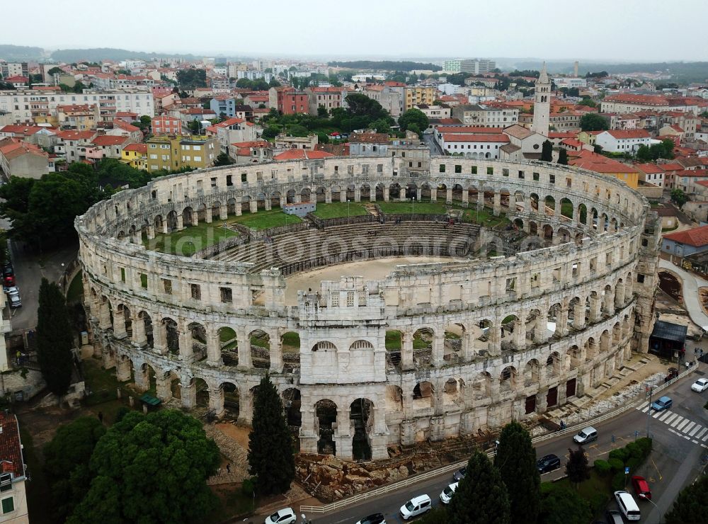 Pula from the bird's eye view: Tourist attraction and sightseeing Amphitheater Pula - Pulska Arena in Pula in Istirien - Istarska zupanija, Croatia