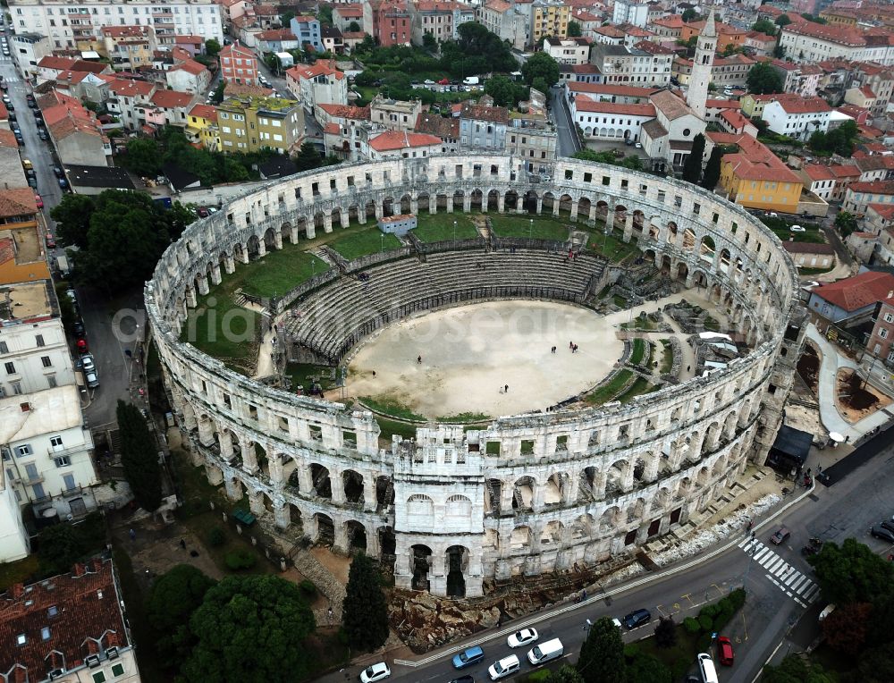 Aerial image Pula - Tourist attraction and sightseeing Amphitheater Pula - Pulska Arena in Pula in Istirien - Istarska zupanija, Croatia