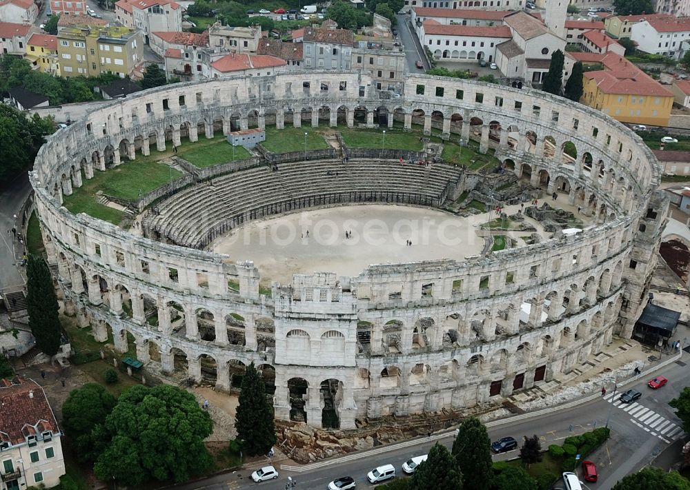 Aerial photograph Pula - Tourist attraction and sightseeing Amphitheater Pula - Pulska Arena in Pula in Istirien - Istarska zupanija, Croatia