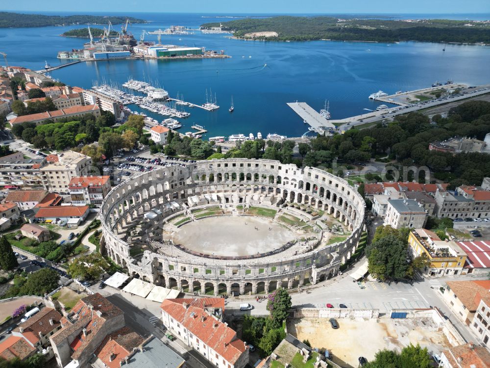 Aerial photograph Pula - Tourist attraction and sightseeing Amphitheater Pula - Pulska Arena in Pula in Istirien - Istarska zupanija, Croatia