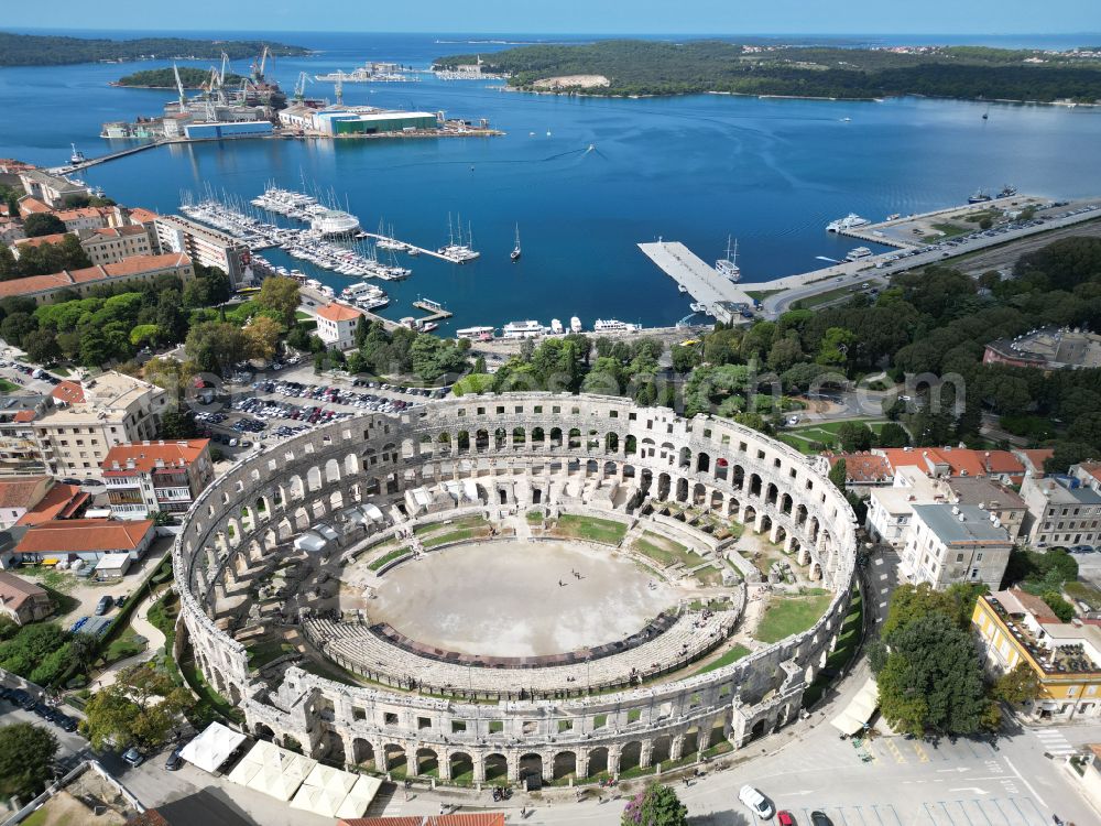 Pula from above - Tourist attraction and sightseeing Amphitheater Pula - Pulska Arena in Pula in Istirien - Istarska zupanija, Croatia