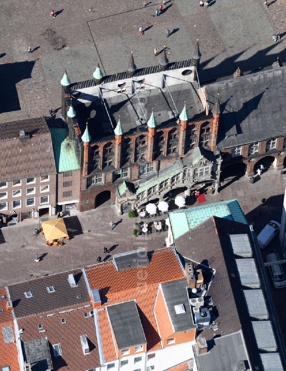 Lübeck from above - Tourist attraction and sightseeing Historische Rathaustreppe Luebeck in the district Innenstadt in Luebeck in the state Schleswig-Holstein, Germany