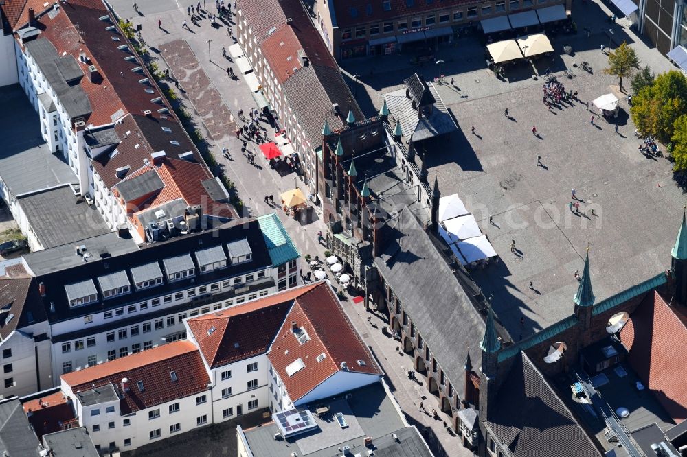 Aerial image Lübeck - Tourist attraction and sightseeing Historische Rathaustreppe Luebeck in the district Innenstadt in Luebeck in the state Schleswig-Holstein, Germany