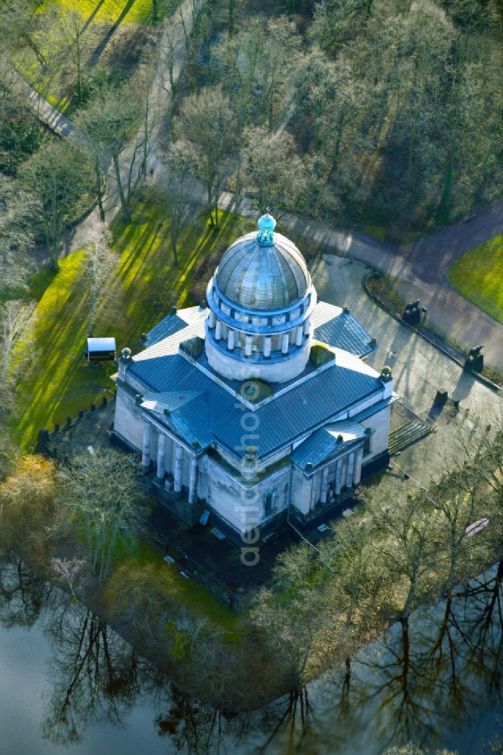 Aerial photograph Dessau - Tourist attraction and sightseeing Mausoleum Dessau in Tierpark in the district Ziebigk in Dessau in the state Saxony-Anhalt, Germany