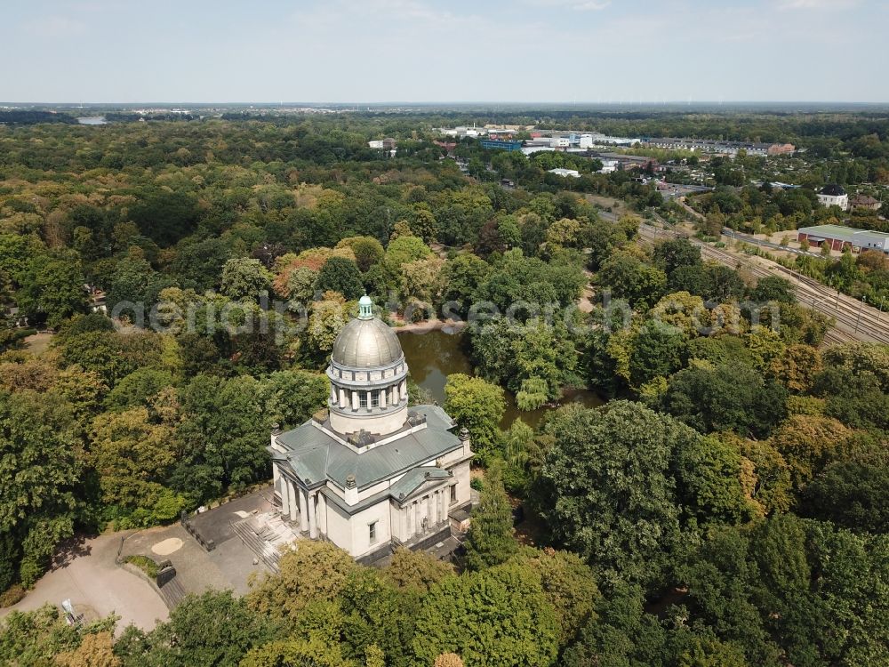 Aerial photograph Dessau - Tourist attraction and sightseeing Mausoleum Dessau in Tierpark in the district Ziebigk in Dessau in the state Saxony-Anhalt, Germany