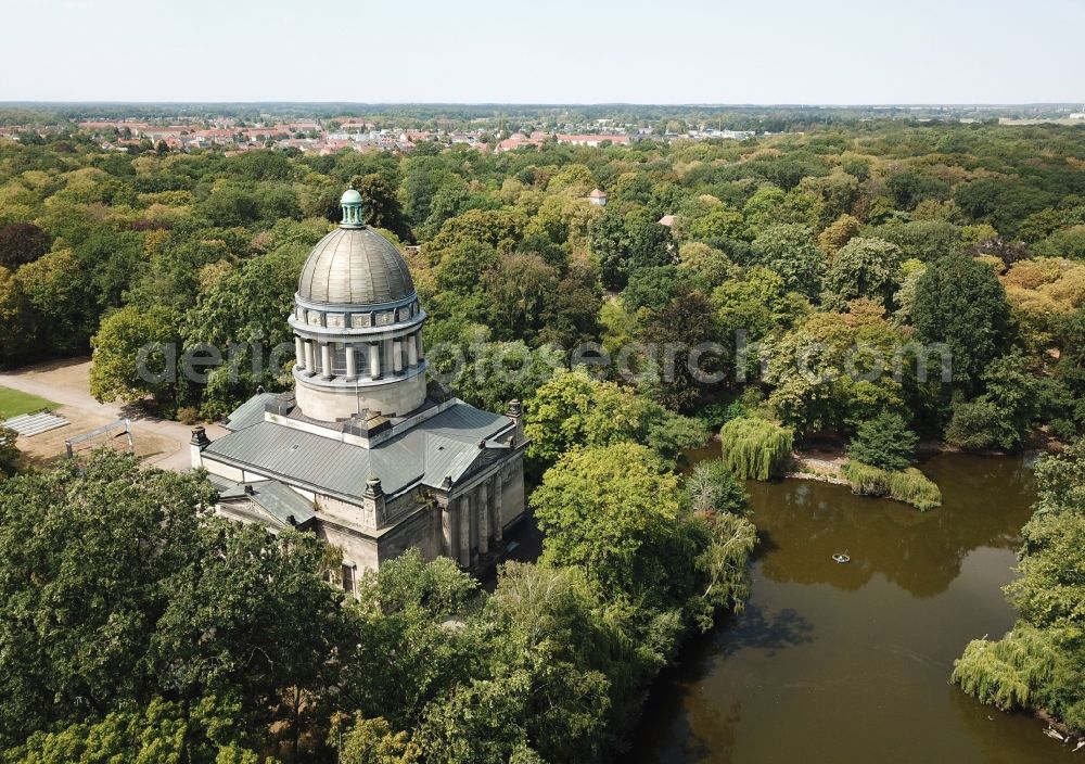 Aerial photograph Dessau - Tourist attraction and sightseeing Mausoleum Dessau in Tierpark in the district Ziebigk in Dessau in the state Saxony-Anhalt, Germany