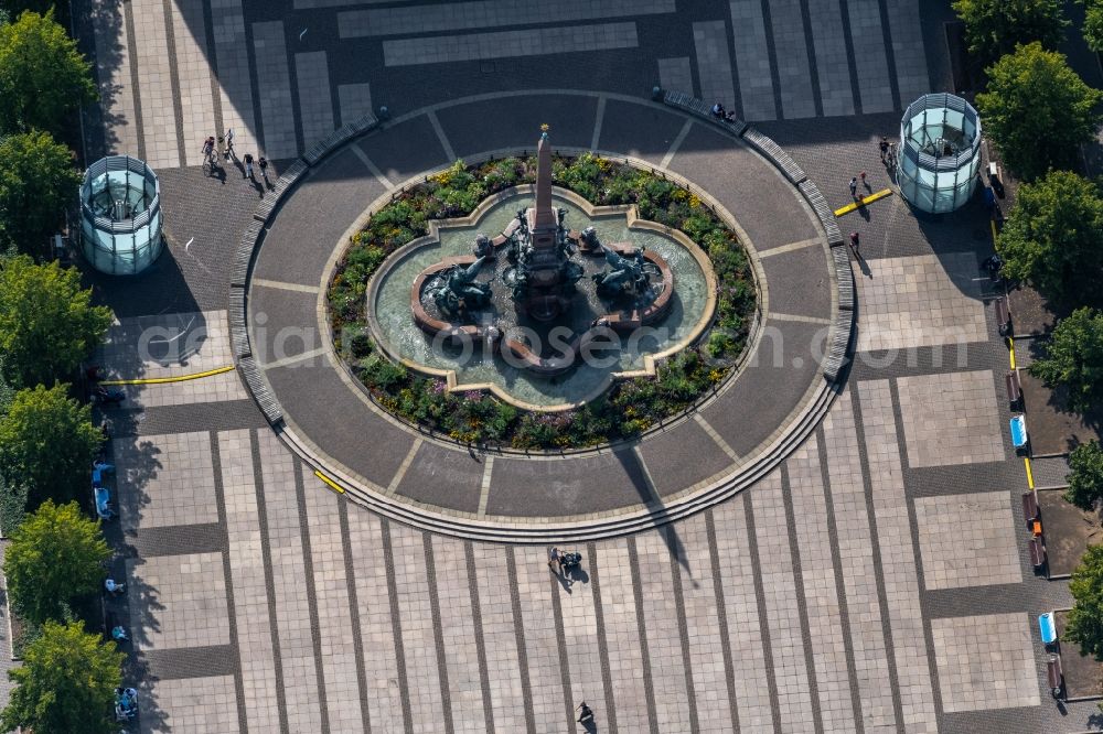 Aerial image Leipzig - Tourist attraction and sightseeing of Mendebrunnen on Augustusplatz in Leipzig in the state Saxony, Germany