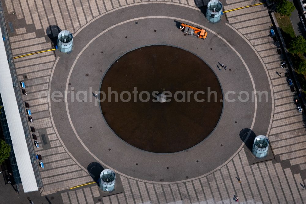 Aerial photograph Leipzig - Tourist attraction and sightseeing of Mendebrunnen on Augustusplatz in the district Zentrum in Leipzig in the state Saxony, Germany