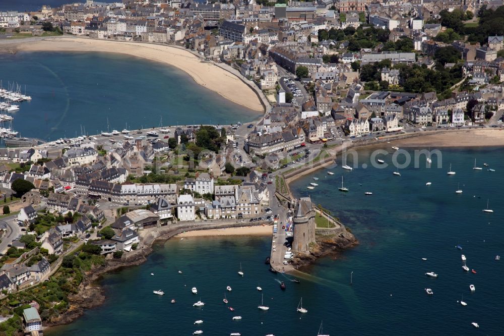 Saint-Malo from the bird's eye view: Tourist attraction and sightseeing Musee international du Long-Cours Cap-Hornier on Quai Sebastopol in Saint-Malo in Bretagne, France