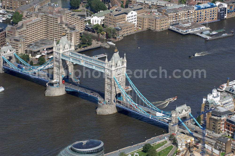 Aerial photograph London - River - bridge structure and landmark of the Victorian bascule and suspension bridge Tower Bridge for crossing the river Thames on Tower Bridge Rd in London in England, United Kingdom