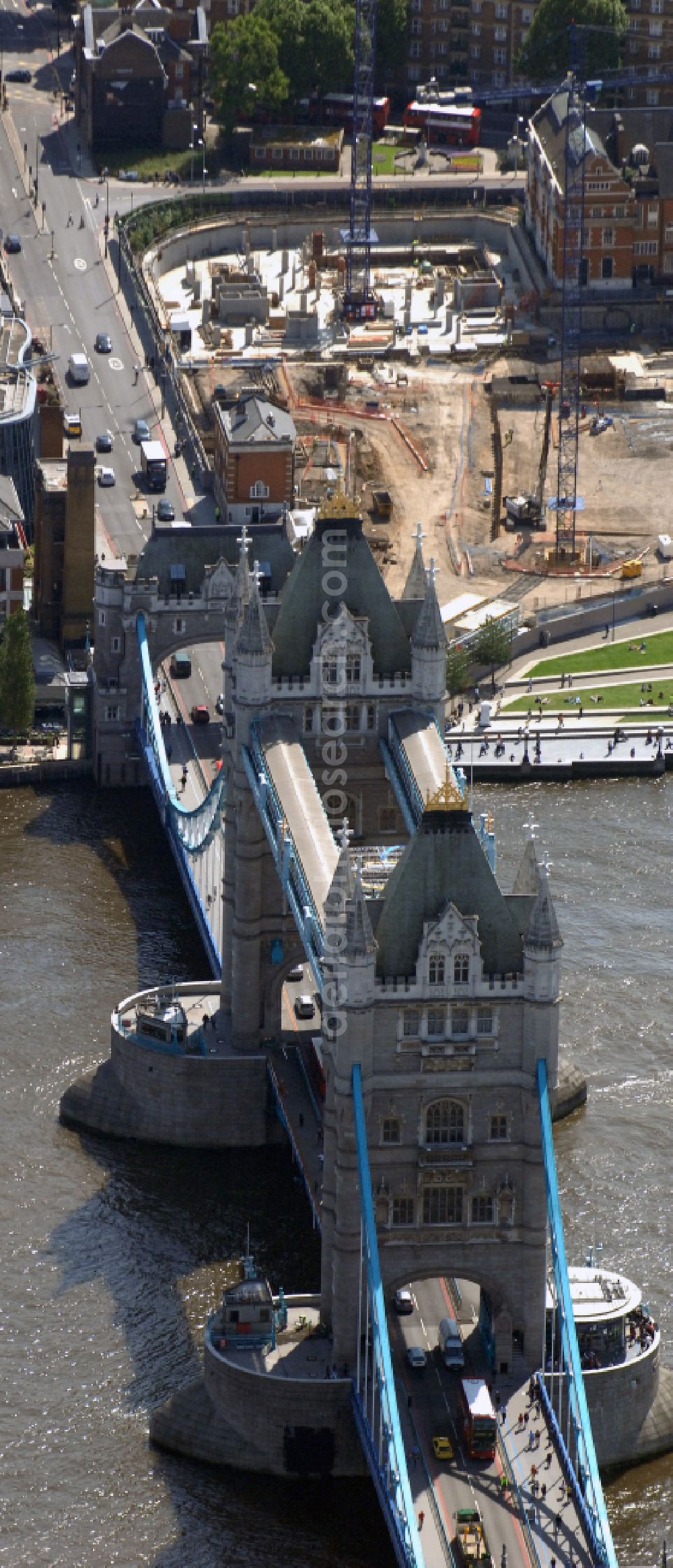 Aerial photograph London - River - bridge structure and landmark of the Victorian bascule and suspension bridge Tower Bridge for crossing the river Thames on Tower Bridge Rd in London in England, United Kingdom