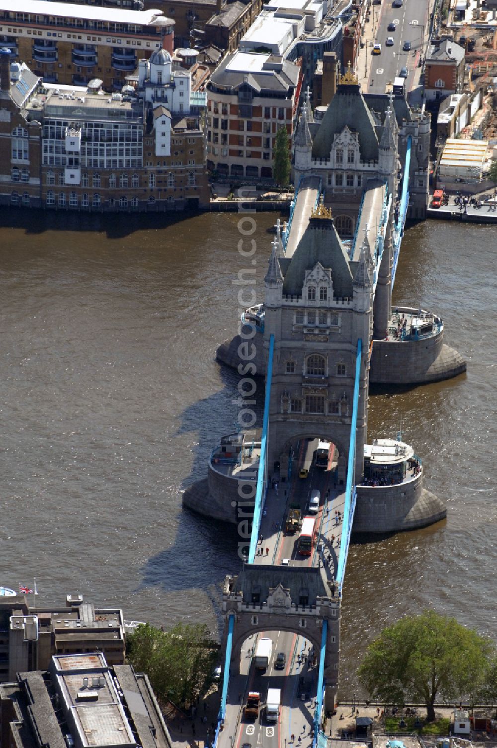 Aerial photograph London - River - bridge structure and landmark of the Victorian bascule and suspension bridge Tower Bridge for crossing the river Thames on Tower Bridge Rd in London in England, United Kingdom