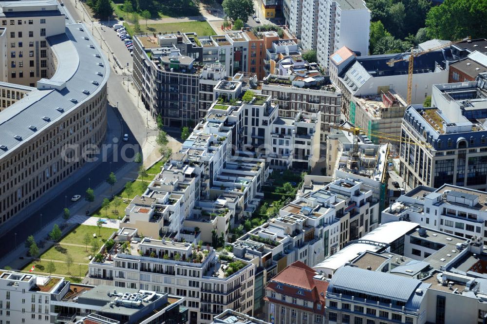 Berlin Mitte from above - Stadthäuser / Townhäuser auf dem Friedrichwerder gegenüber vom Außenministerium / Auswärtiges Amt zwischen Jägerstraße, Kurstraße; Oberwallstraße und Niederwallstraße in Berlin-Mitte. Townhouses at the Friedrichwerder opposite of the Ministry of Foreign Affairs in the borough Mitte.