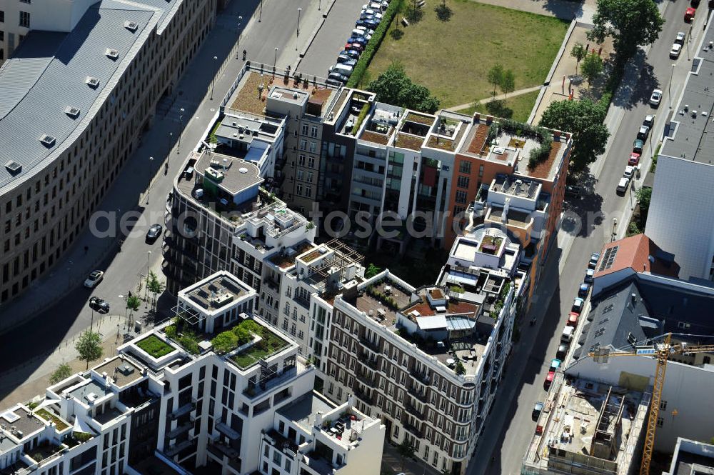 Berlin Mitte from above - Stadthäuser / Townhäuser auf dem Friedrichwerder gegenüber vom Außenministerium / Auswärtiges Amt zwischen Jägerstraße, Kurstraße; Oberwallstraße und Niederwallstraße in Berlin-Mitte. Townhouses at the Friedrichwerder opposite of the Ministry of Foreign Affairs in the borough Mitte.