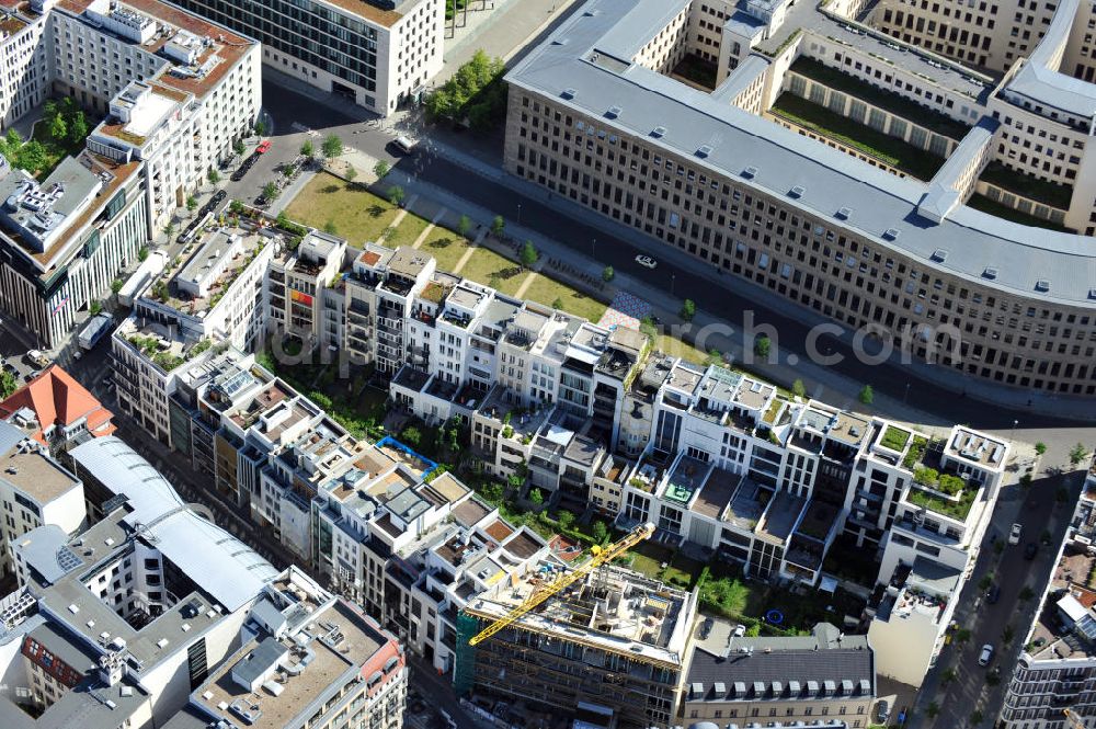 Berlin Mitte from above - Stadthäuser / Townhäuser auf dem Friedrichwerder gegenüber vom Außenministerium / Auswärtiges Amt zwischen Jägerstraße, Kurstraße; Oberwallstraße und Niederwallstraße in Berlin-Mitte. Townhouses at the Friedrichwerder opposite of the Ministry of Foreign Affairs in the borough Mitte.