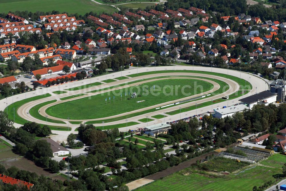 Aerial image München - Blick auf die Trabrennbahn Daglfing an der Rennbahnstraße in München. Die Bahnlänge des Renngeläufs beträgt 1000 m. Kontakt: Münchner Trabrenn- und Zuchtverein e.V., Rennbahnstr. 35, 81929 München, Tel.: 089/930001-0 (Verwaltung), E-Mail: info@daglfing.org,