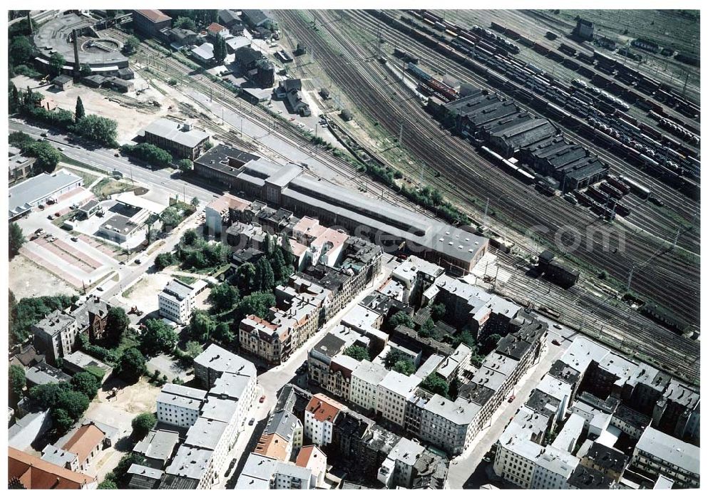 Aerial photograph Halle - Traditionelles Altbauwohngebiet an der Volkmannstraße am am Güterbahnhof Halle.