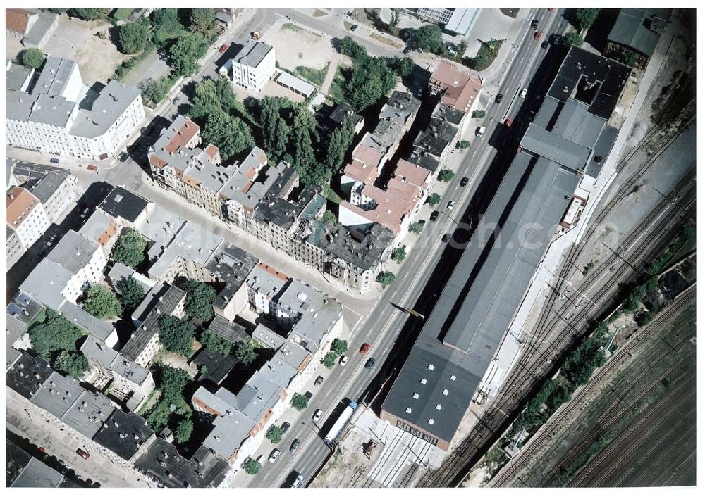 Halle from the bird's eye view: Traditionelles Altbauwohngebiet an der Volkmannstraße am am Güterbahnhof Halle.