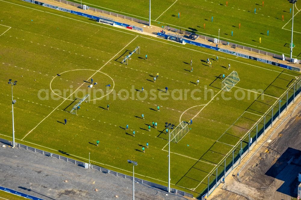 Gelsenkirchen from the bird's eye view: Participants of the training at the sport area of FC Gelsenkirchen-Schalke 04 e.V. in the district Erle in Gelsenkirchen at Ruhrgebiet in the state North Rhine-Westphalia, Germany