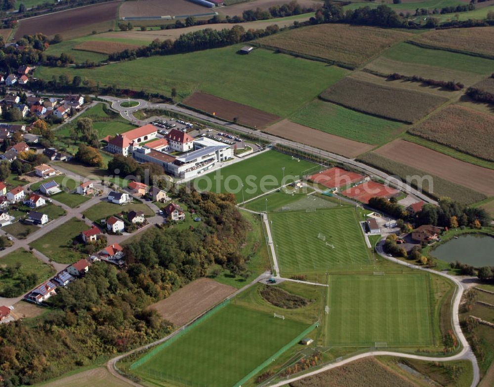 Zuzenhausen from above - Das Trainings- und Geschäftsstellenzentrum der TSG 1899 Hoffenheim am Dietmar-Hopp-Sportpark. Das moderne Trainingszentrum wurde im Herbst 2009 fertiggestellt. Im benachbarten Schlossgebäude wird die U23 betreut. The training center and offices of TSG 1899 Hoffenheim on Dietmar-Hopp-sports park.