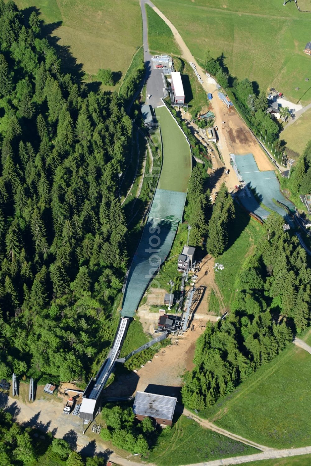 Aerial photograph Oberwiesenthal - Training and competitive sports center of the ski jump Fichtelbergschanze in the district Huettenbach in Oberwiesenthal in the state Saxony, Germany