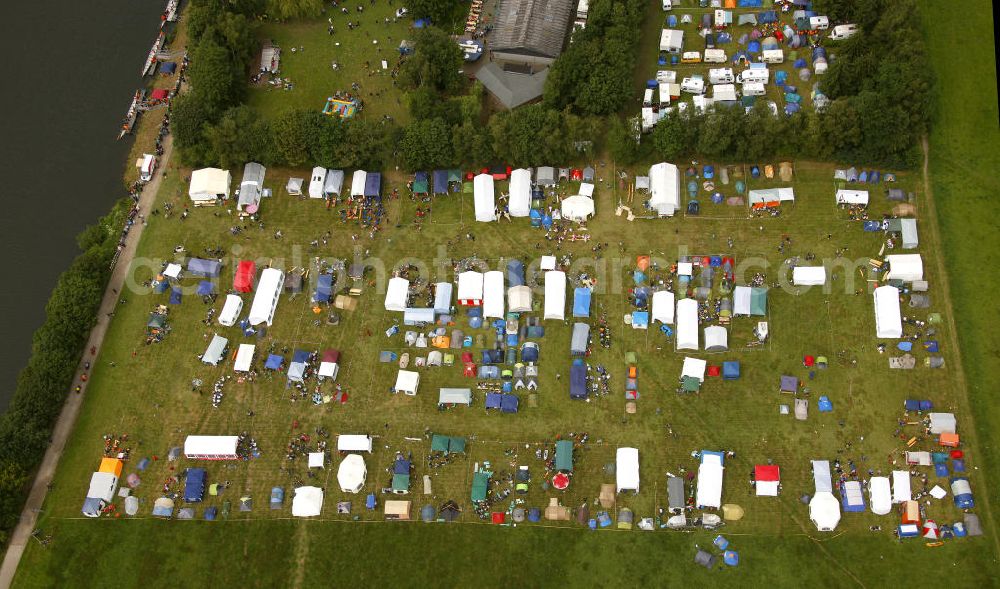 Witten from the bird's eye view: Blick auf ein Trainingscamp für Drachenbootrennen auf der Ruhr. The training camp for dragon boat races on the Ruhr.