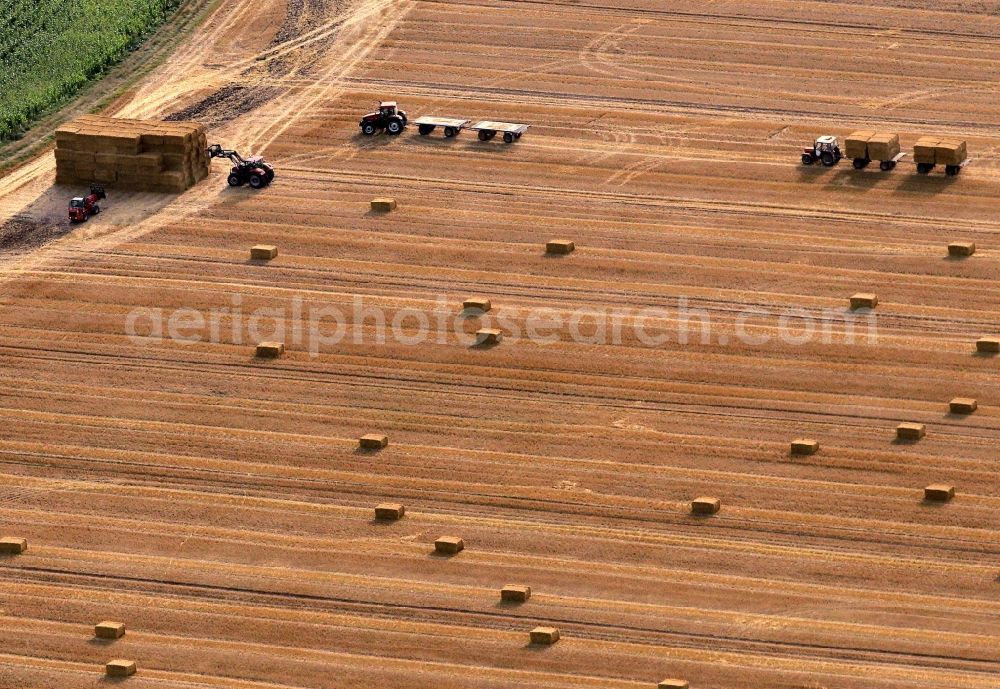 Aerial photograph Kleinrettbach - Harvesting tractors on a field near Kleinrettbach in the state of Thuringia