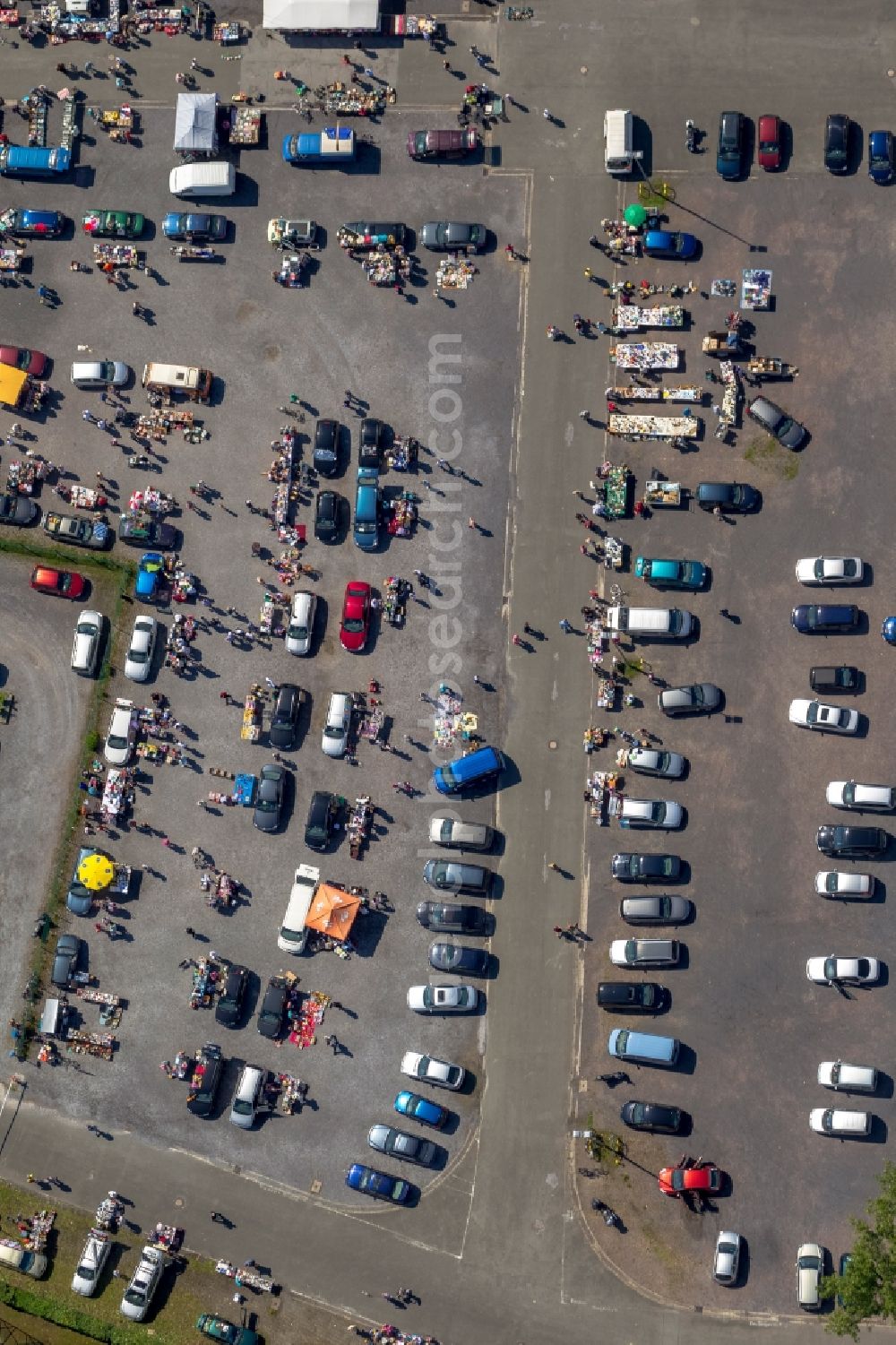 Hamm from the bird's eye view: View of a flea market in Hamm in the state North Rhine-Westphalia