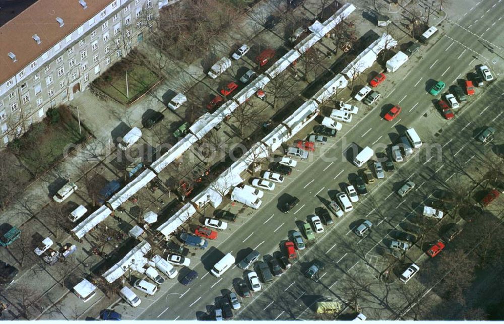 Aerial image Berlin - Charlottenburg - Trödelmarkt an der Straße des 17. Juni am Salzufer in Berlin-Charlottenburg.