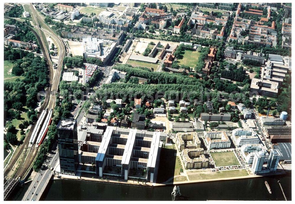 Aerial photograph Berlin - Treptow - Treptower - Bürogebäudekomplex an der Elsenbrücke in Berlin - Treptow.