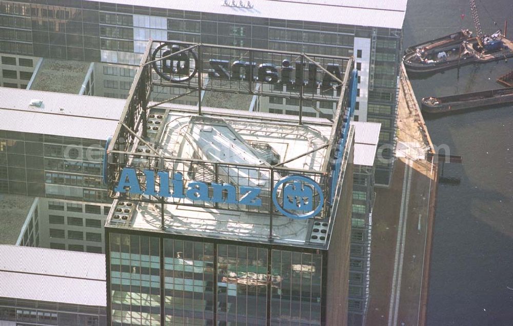 Aerial photograph Berlin - Treptow - Treptowers-Bürogebäude an der Elsenbrücke in Berlin-Treptow.