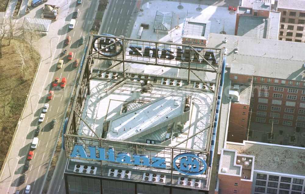 Aerial image Berlin - Treptow - Treptowers-Bürogebäude an der Elsenbrücke in Berlin-Treptow.